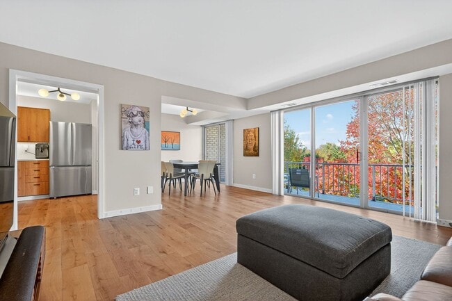 Building Photo - 2 bed 1 bath condo for rent in Rockville