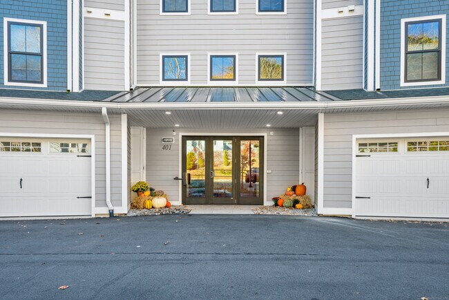 Building Photo - 401 Albany Turnpike