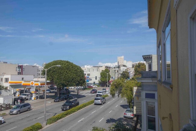 Building Photo - 853