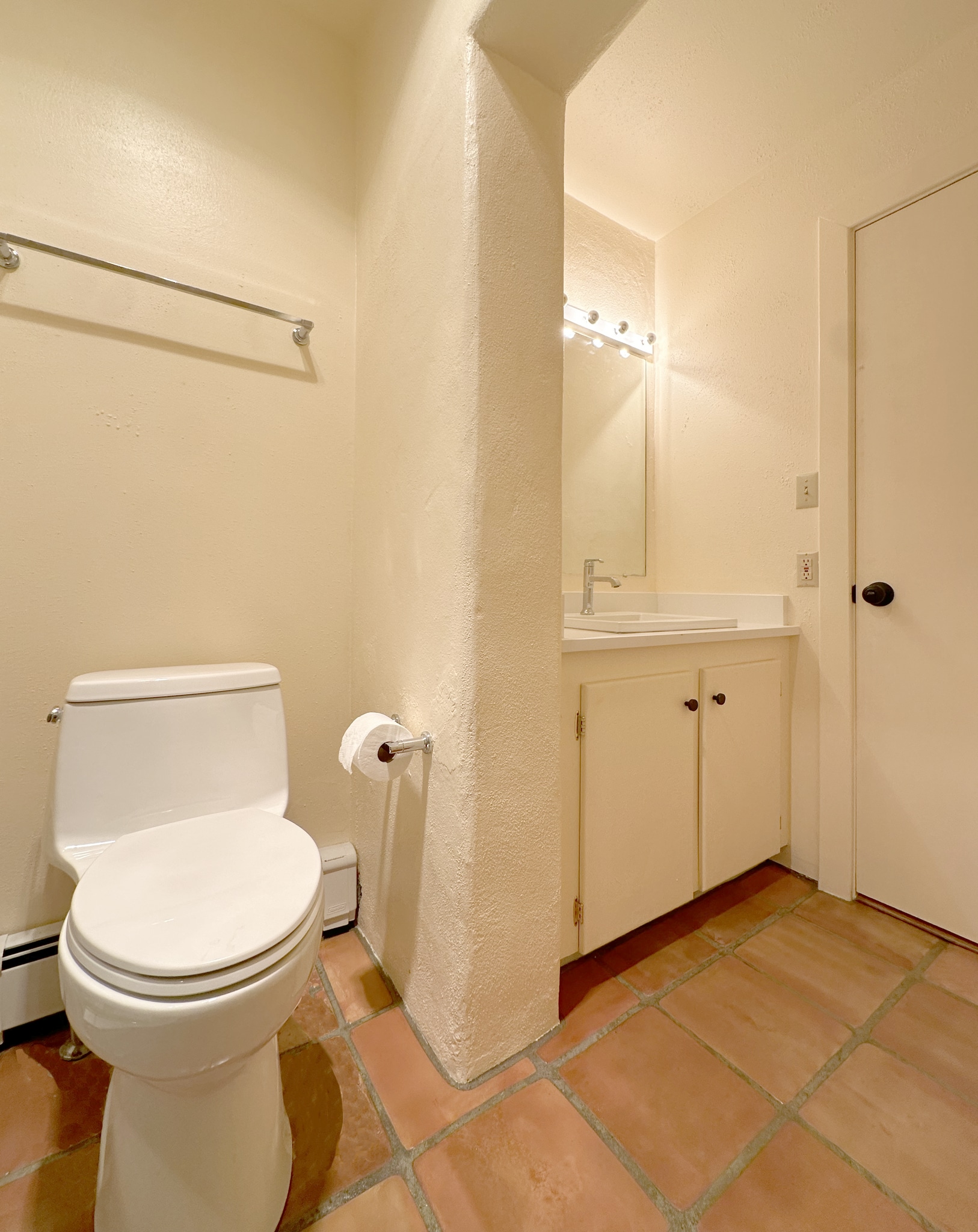 Building Photo - 721 W Manhattan Ave