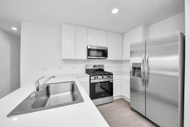 Building Photo - 16831 Spotted Oak Dr