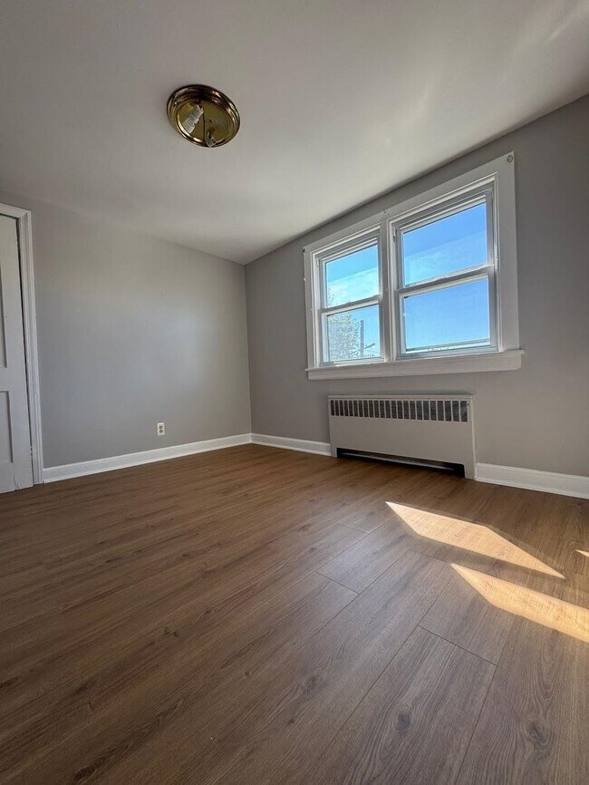 Building Photo - 177 Huber St