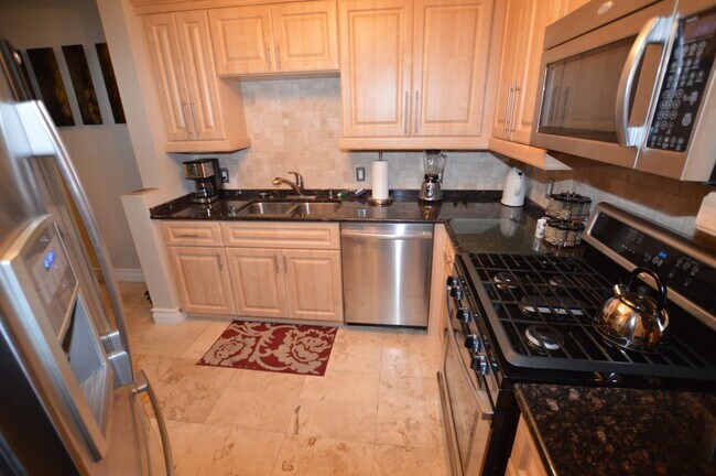Building Photo - Meridian Luxury 1 Bed | 1 Bath Furnished C...