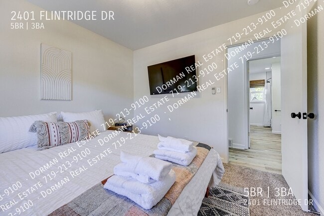 Building Photo - 2401 Flintridge Dr