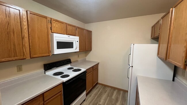 Building Photo - Charming 2-Bedroom Townhome for Rent in Bozeman, MT with Garage