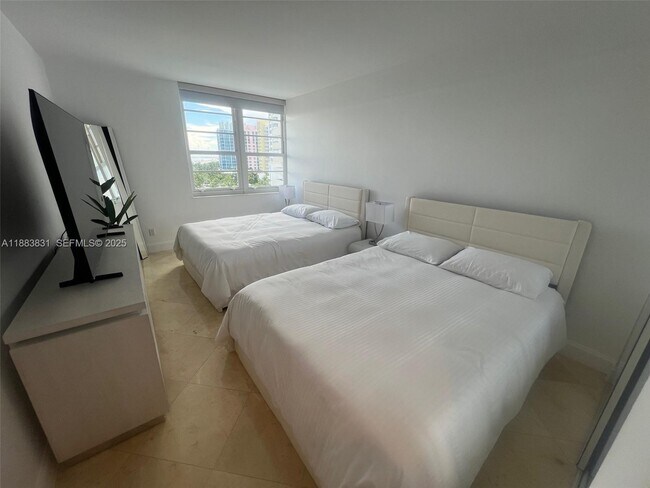 Building Photo - 100 Lincoln Rd