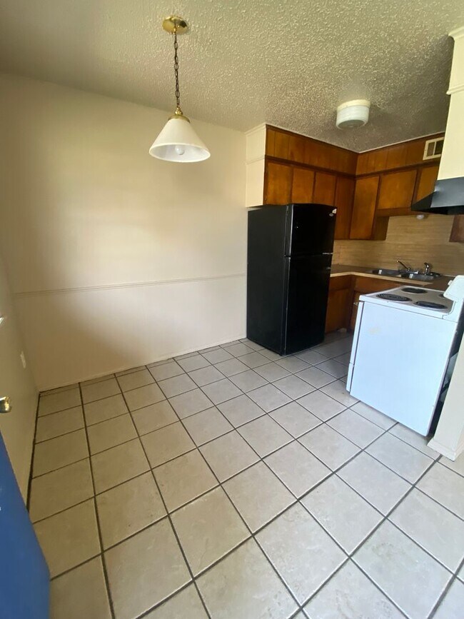 Building Photo - 207 N 37th St