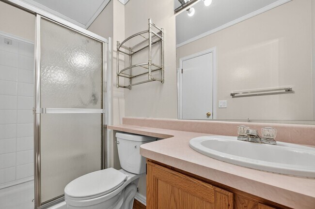 Building Photo - For Rent: Charming 4-Bedroom Tri-Level in ...