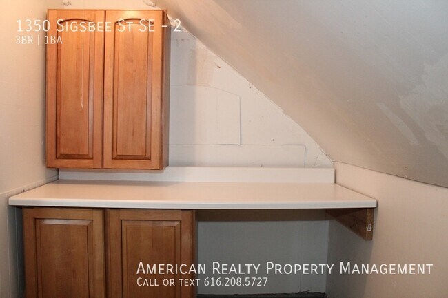 Building Photo - 1350 Sigsbee St SE