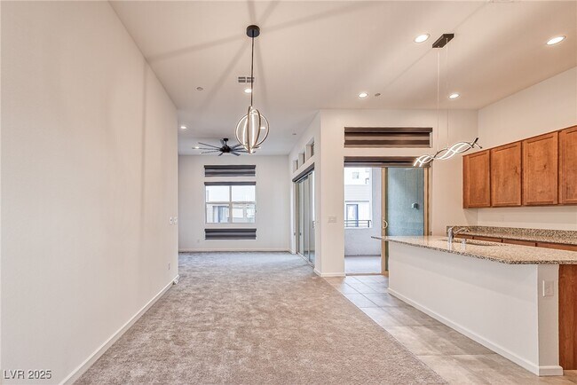 Building Photo - 643 Grey Saker St