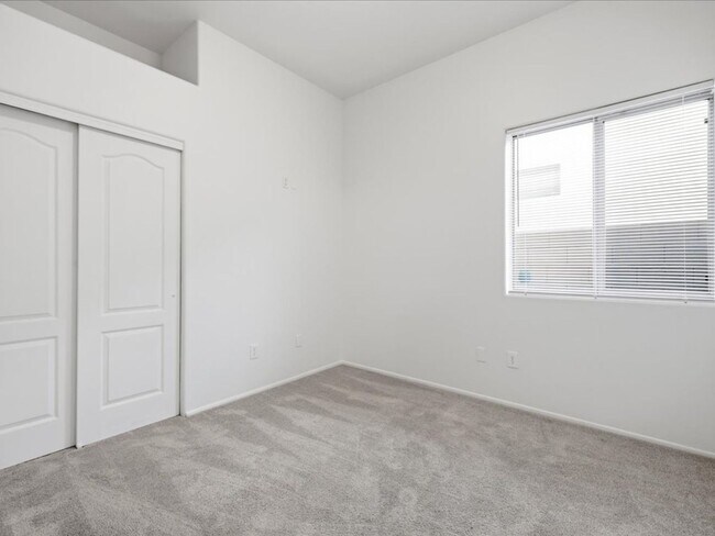 Building Photo - 601 E Pima Meadows Dr