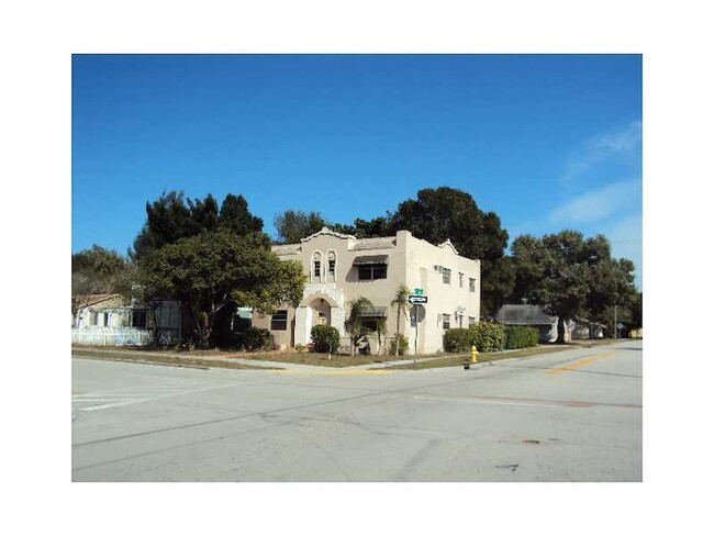 Building Photo - 1904 20th Ave