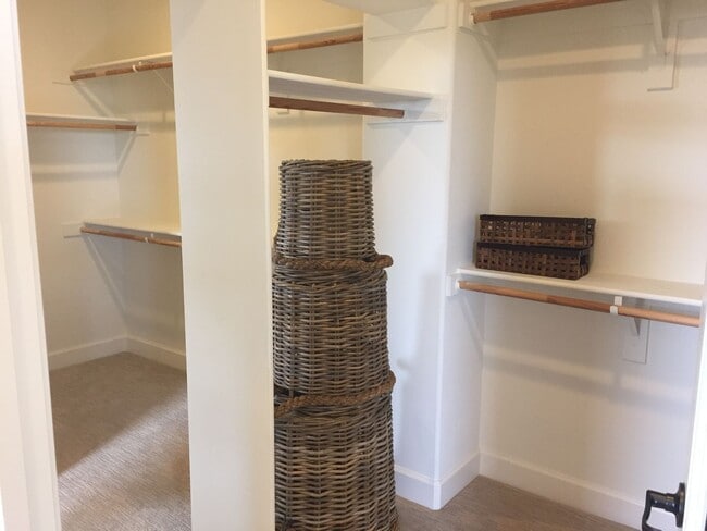 Building Photo - Gorgeous Former Model Home with