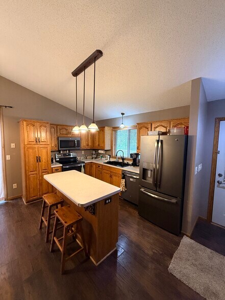 Primary Photo - 602 5th Ave S