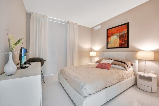 Building Photo - 250 Sunny Isles Blvd