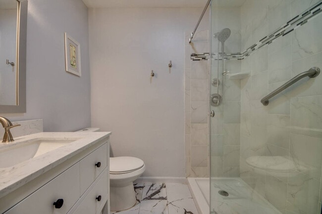 Building Photo - 1019 SE 40th St