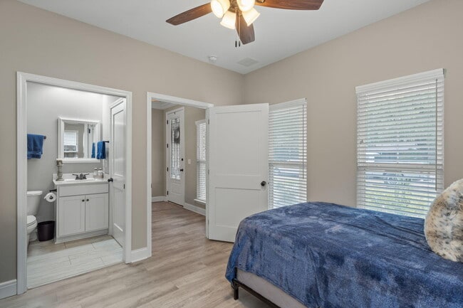 Building Photo - 33 8th Ave