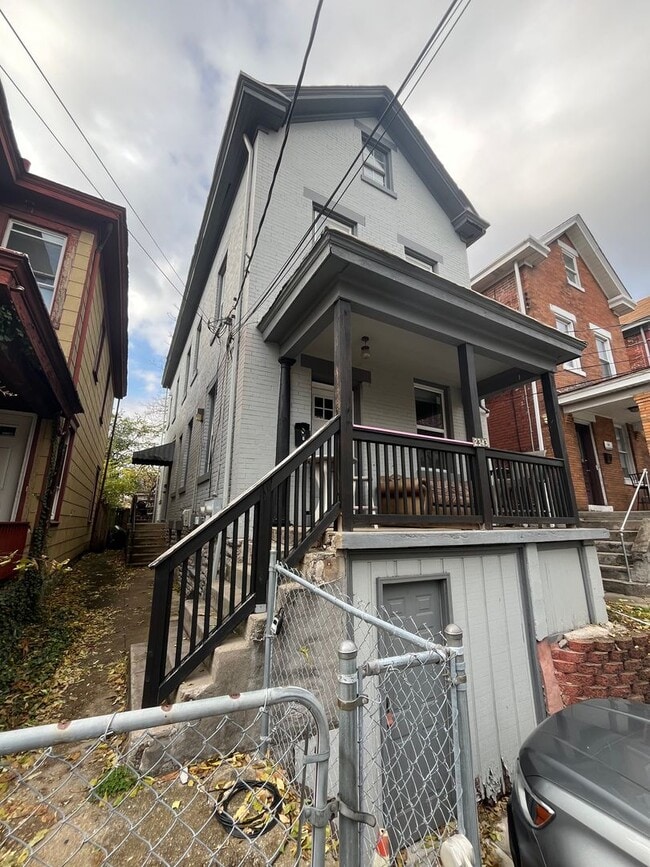 Building Photo - Five Bedroom Available for 26-27 School Year!