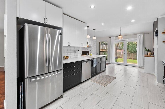 Building Photo - 11006 Yucca Dr