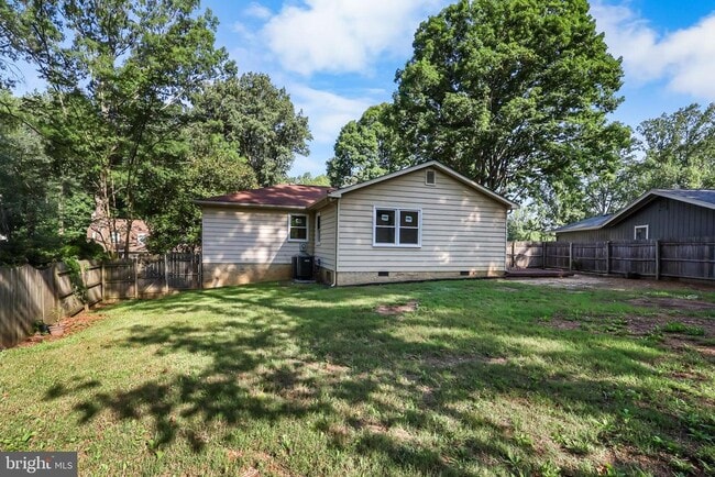 Building Photo - 4223 Avon Dr
