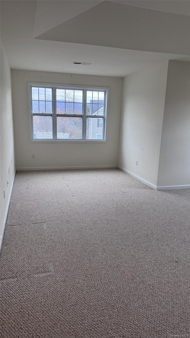 Building Photo - 245 Buttonwood Way