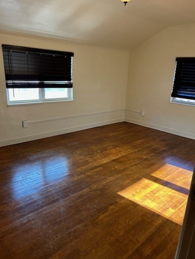 Building Photo - Affordable & Convenient Rental in Wilkinsburg