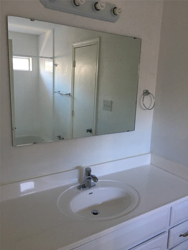 Building Photo - 10802 Heatherford Dr