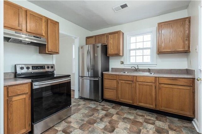 Building Photo - High Point Terrace 3BR 1 bath