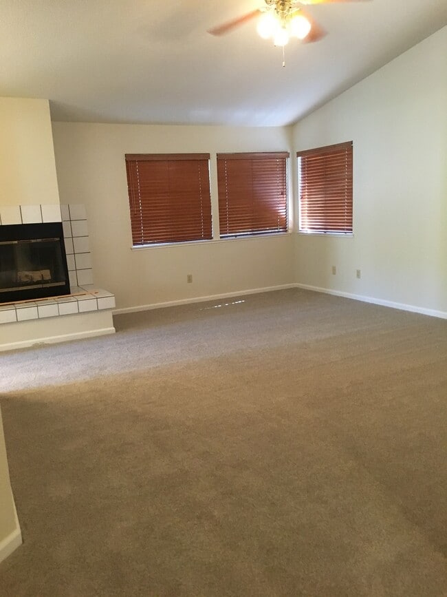 Building Photo - Beautiful Folsom Home