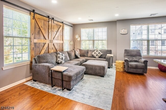 Building Photo - 616 Lopez Ln