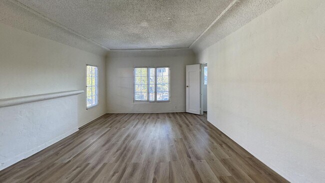 Building Photo - 8548 Alcott St