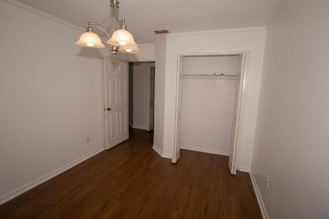 Building Photo - 3/2.5 with 2-car garage in Maitland