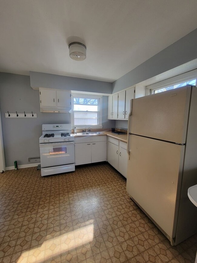 Building Photo - 3 Bd in Meadowbrook Subdivision