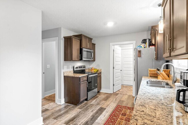 Building Photo - 180 Sambar Dr