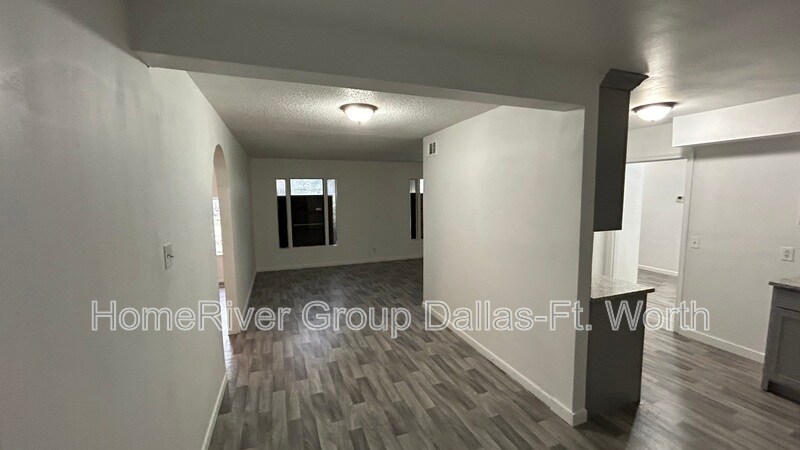 Building Photo - 4847 Haas Dr