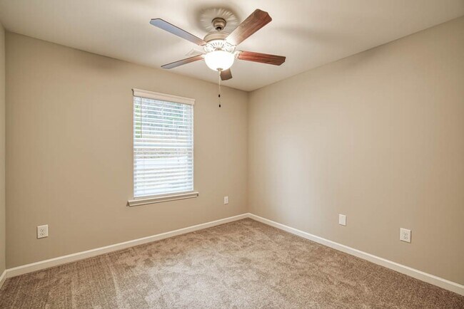 Building Photo - Craftsman Style Home in Greer