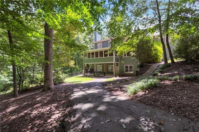 Building Photo - 180 Forest Glen Dr