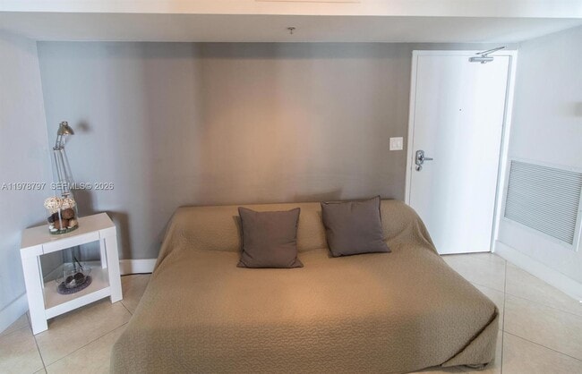 Building Photo - 9195 Collins Ave