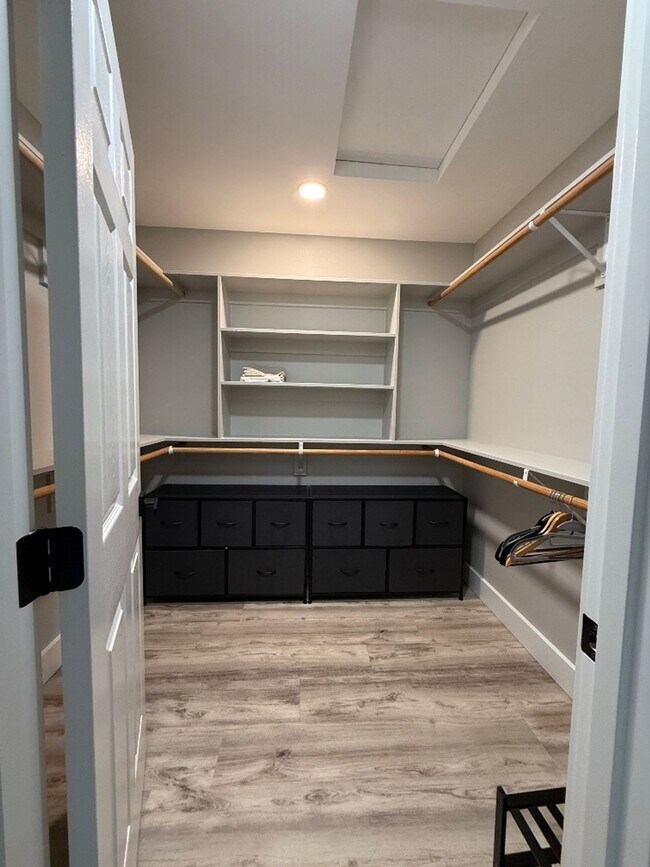 Building Photo - New modern studio with one bath