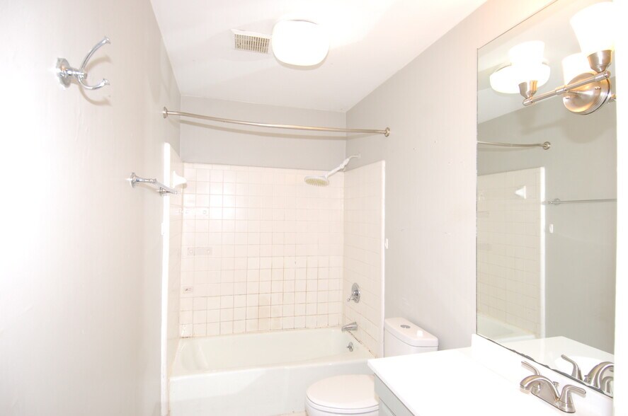 Full Bath - 801 Glenwood Ave