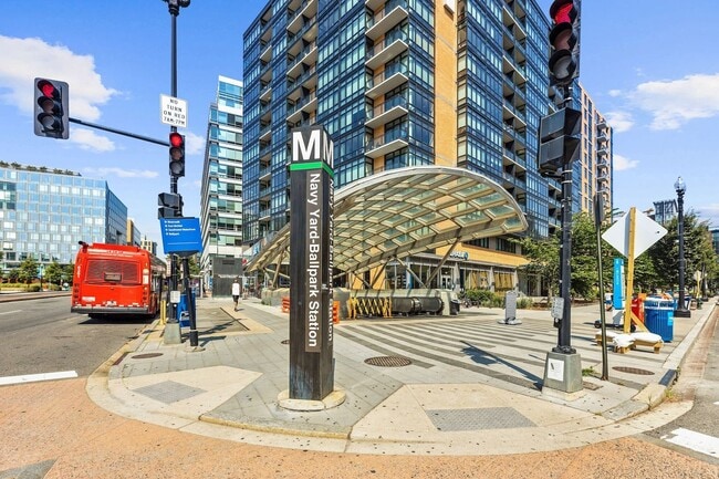 Building Photo - 1BR w/ Parking, Pool, & Fitness Center plu...