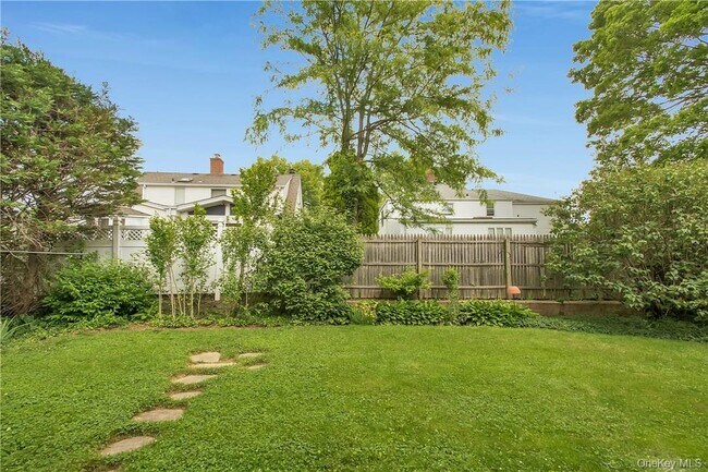 Building Photo - 14 Oakridge Pl