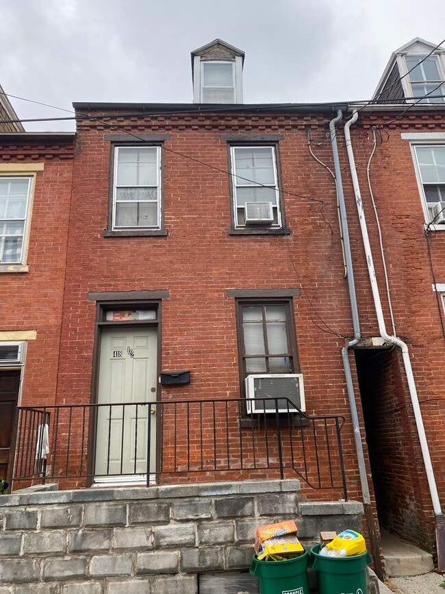 Building Photo - 418 1/2 Howard Ave