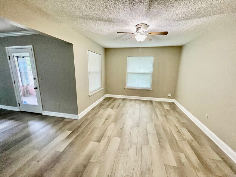 Building Photo - 10439 Inverness Dr