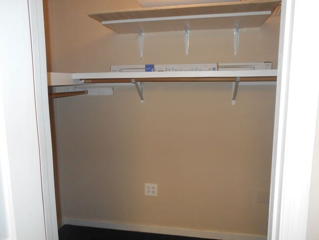 Building Photo - Second floor 1 bedroom, 1 bath suite in great location