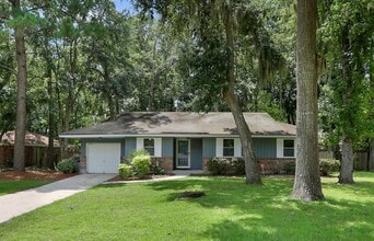 Building Photo - Adorable 3/2 on large corner lot