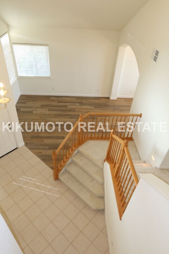 Building Photo - Lakefront 4 bedroom, 3 bath, 3 car  in the Lakeside Community