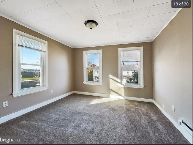 Building Photo - 507 N 2nd St