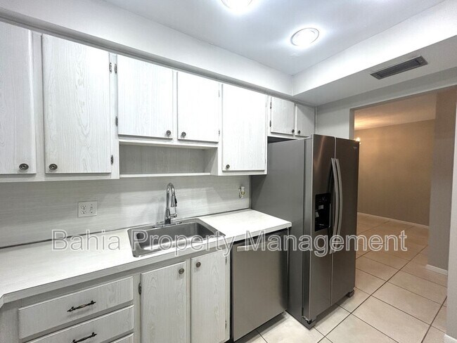 Building Photo - 4611 W Fig St