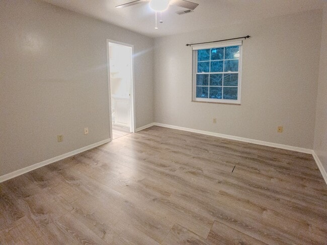 Building Photo - 5-11 11 Estates Dr